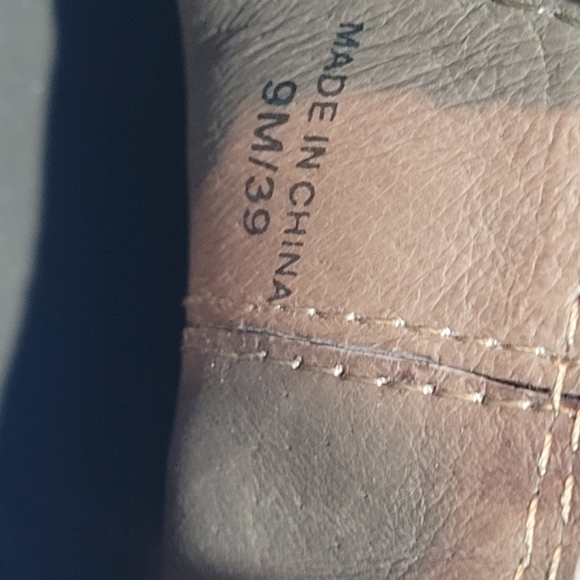 Vince Camuto Prastata Suede Woven Laser Cut Taupe Booties Womens Sz 9 Boots - Picture 9 of 10